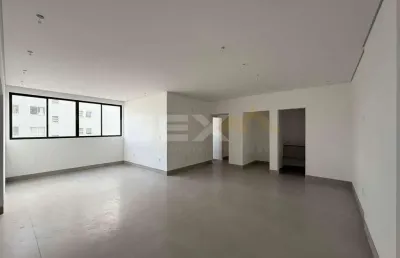Apartamento à venda no centro com 3 quartos sendo 1 suíte.