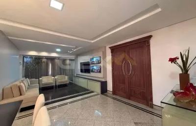 Apartamento clássico à venda no centro, 4 quartos sendo 1 suíte.