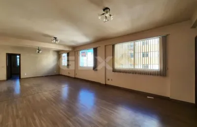 Apartamento à venda no centro, 3 quartos sendo 1 suíte.
