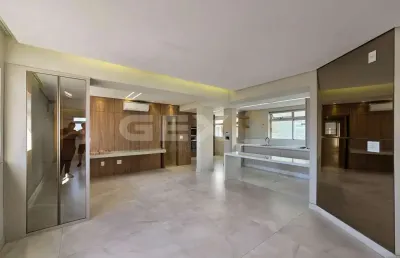 Apartamento à venda no centro, 2 quartos sendo 1 suíte com closet.