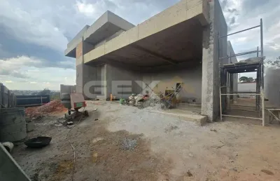 Casa à venda no condomínio vistadoro aquaville, 4 quartos todos sendo suítes.