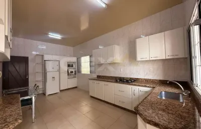 Casa à venda no bairro são josé, 2 suítes, espaço gourmet e 2 vagas.