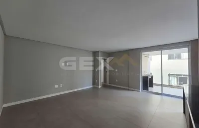 Apartamento à venda no centro, 3 quartos, 2 suítes e 3 vagas.