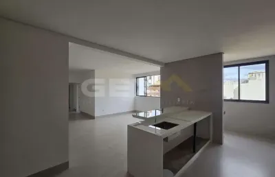 Apartamento à venda no centro, 3 quartos, 1 suíte e 3 vagas.