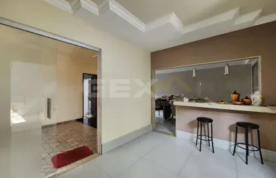Casa à venda de 3 pavimentos no santa tereza, 3 quartos, 1 suíte e área gourmet.