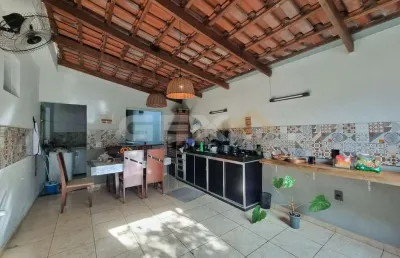 Casa à venda no bairro davanuze, 2 quartos e espaço gourmet.