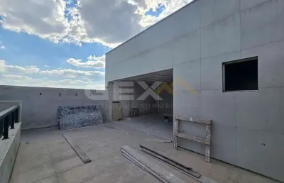 Cobertura duplex à venda no centro, 3 quartos, 1 suíte e espaço gourmet.