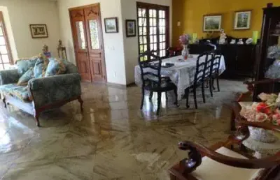 Vendo linda casa no condominio de alto padrão ubá 7.