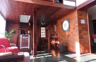 Ótima casa em condomínio fechado na estrada francisco da cruz nunes 1265.