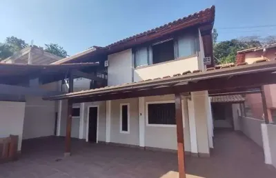 Duas casas no mesmo terreno em rio do ouro - são gonçalo - rj