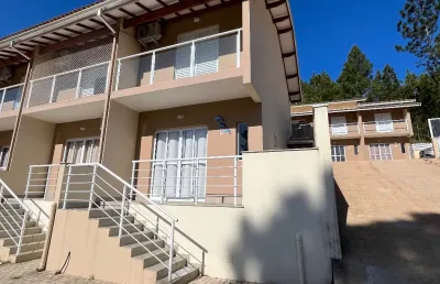 Casa de condomínio fechado com 2 quartos, 2 banheiros, piscina em caraguatatuba-sp