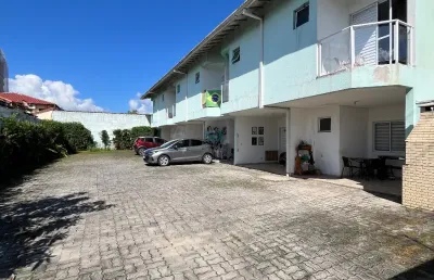 Linda casa de condomínio fechado com 3 quartos 1 suíte