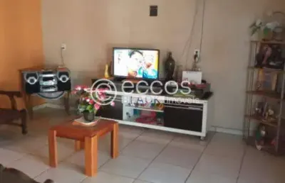 Casa à venda, 2 quartos, 1 vaga, vieno - araguari/mg