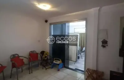 Casa à venda, 5 quartos, 2 suítes, planalto - uberlândia/mg