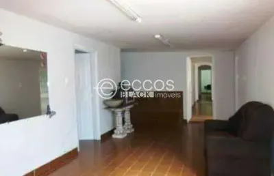 Casa com 6 quartos à venda na Rua Rivalino Pereira, --, Martins, Uberlândia