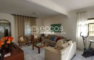 Casa à venda, 3 quartos, 1 suíte, 1 vaga, vigilato pereira - uberlândia/mg
