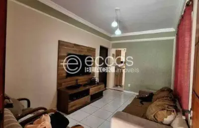 Casa à venda, 3 quartos, 1 suíte, 2 vagas, laranjeiras - uberlândia/mg