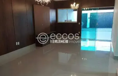 Casa à venda, 3 quartos, 3 suítes, 4 vagas, granada - uberlândia/mg