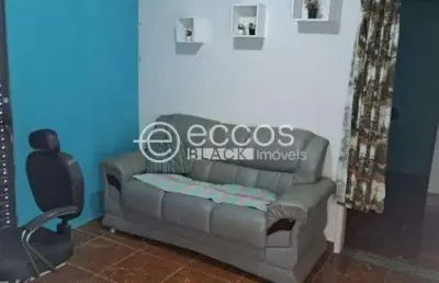 Casa à venda, 6 quartos, 2 suítes, 3 vagas, custódio pereira - uberlândia/mg