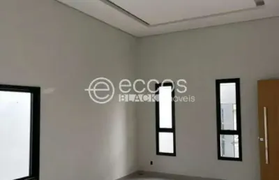 Casa à venda, 3 quartos, 3 suítes, 2 vagas, interlagos - araguari/mg
