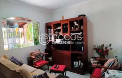 Casa à venda, 3 quartos, 1 suíte, 3 vagas, santa rosa - uberlândia/mg