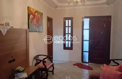 Casa à venda, 3 quartos, 1 suíte, 2 vagas, ouro verde - araguari/mg