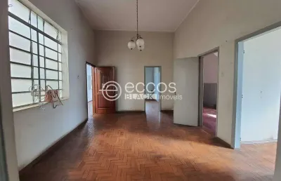 Casa à venda, 7 quartos, 2 vagas, centro - uberlândia/mg