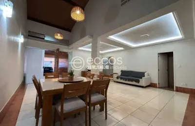 Casa à venda, 4 quartos, 3 suítes, 4 vagas, santa mônica - uberlândia/mg