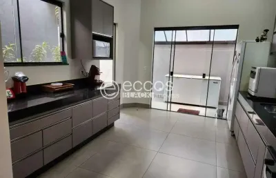 Casa em condomínio à venda, 3 quartos, 3 suítes, 2 vagas, laranjeiras - uberlândia/mg