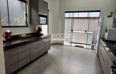 Casa em condomínio à venda, 3 quartos, 3 suítes, 2 vagas, laranjeiras - uberlândia/mg