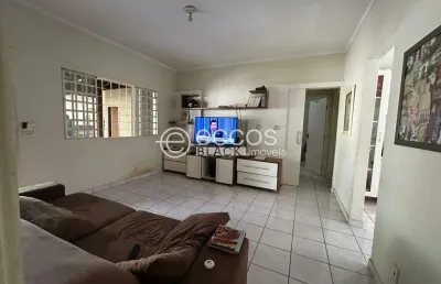 Casa à venda, 2 quartos, 2 suítes, 6 vagas, cidade jardim - uberlândia/mg