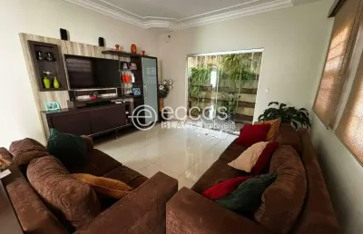 Casa à venda, 4 quartos, 1 suíte, 2 vagas, santa mônica - uberlândia/mg