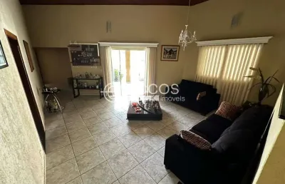 Casa à venda, 3 quartos, 3 suítes, 2 vagas, tubalina - uberlândia/mg