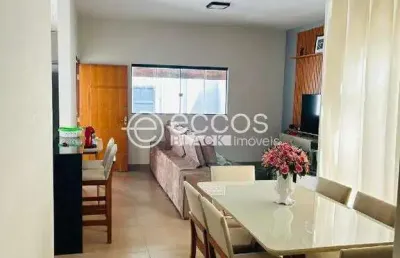 Casa à venda, 3 quartos, 2 suítes, 5 vagas, alto umuarama - uberlândia/mg