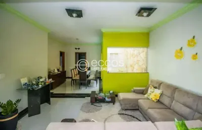 Casa à venda, 3 quartos, 1 suíte, 3 vagas, residencial gramado - uberlândia/mg
