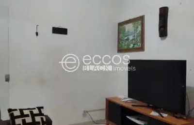 Casa à venda, 2 quartos, 3 vagas, bela suíça - araguari/mg
