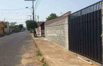 Terreno à venda na Rua Acre, --, Marta Helena, Uberlândia