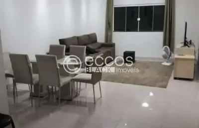 Casa à venda, 3 quartos, 1 suíte, 3 vagas, jardim patrícia - uberlândia/mg