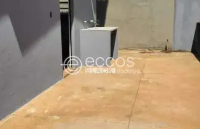 Casa à venda, 2 quartos, 1 suíte, 2 vagas, umuarama - uberlândia/mg
