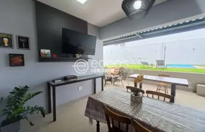 Casa à venda, 3 quartos, 1 suíte, 2 vagas, cidade jardim - uberlândia/mg