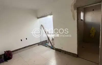 Casa à venda, 2 quartos, 1 suíte, 2 vagas, shopping park - uberlândia/mg