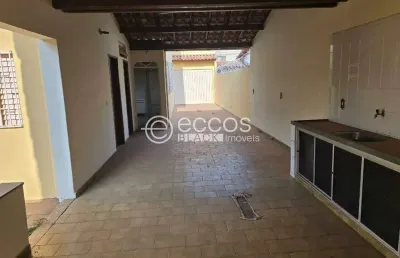 Casa à venda, 3 quartos, 2 suítes, 2 vagas, santa mônica - uberlândia/mg