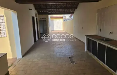 Casa à venda, 3 quartos, 2 suítes, 2 vagas, santa mônica - uberlândia/mg