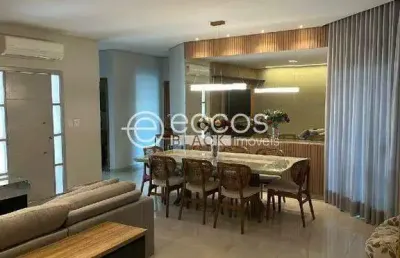 Casa à venda, 3 quartos, 3 suítes, 2 vagas, santa mônica - uberlândia/mg