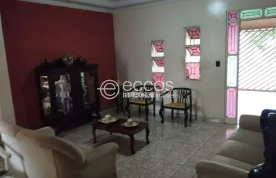 Casa à venda, 3 quartos, 1 suíte, 2 vagas, martins - uberlândia/mg