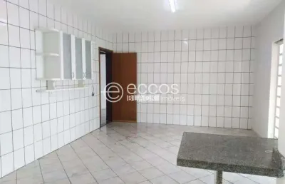 Casa à venda, 3 quartos, 1 suíte, 2 vagas, santa mônica - uberlândia/mg