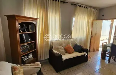 Casa à venda, 3 quartos, 1 suíte, 2 vagas, tancredo neves - uberaba/mg