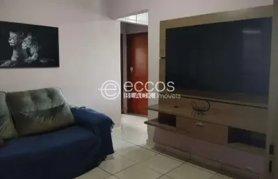 Casa à venda, 2 quartos, 5 vagas, granada - uberlândia/mg