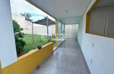 Casa à venda, 3 quartos, 1 suíte, 2 vagas, santa mônica - uberlândia/mg
