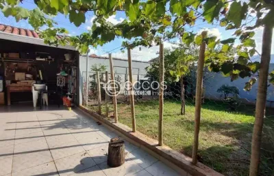 Casa para aluguel, 3 quartos, 1 suíte, 2 vagas, segismundo pereira - uberlândia/mg